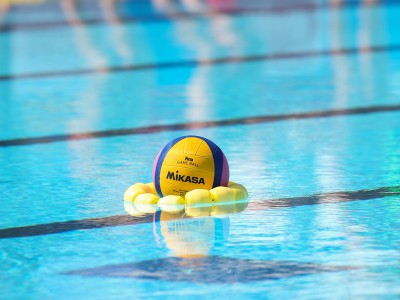 Майталмандар  командаларының арасында су добынан матч