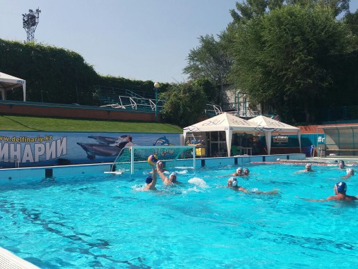 Майталмандар командалары арасында су добынан жолдастық матч